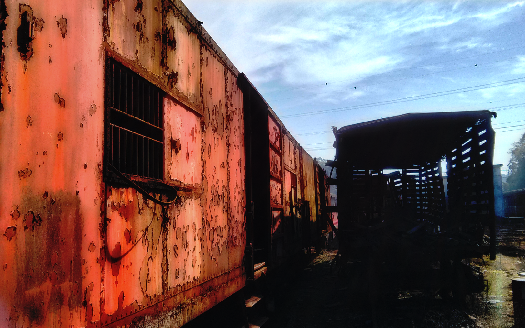 Старые ржавые вагоны