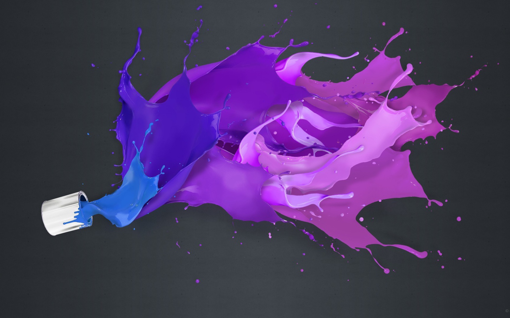 Краска голубого и фиолетового цвета на сером фоне