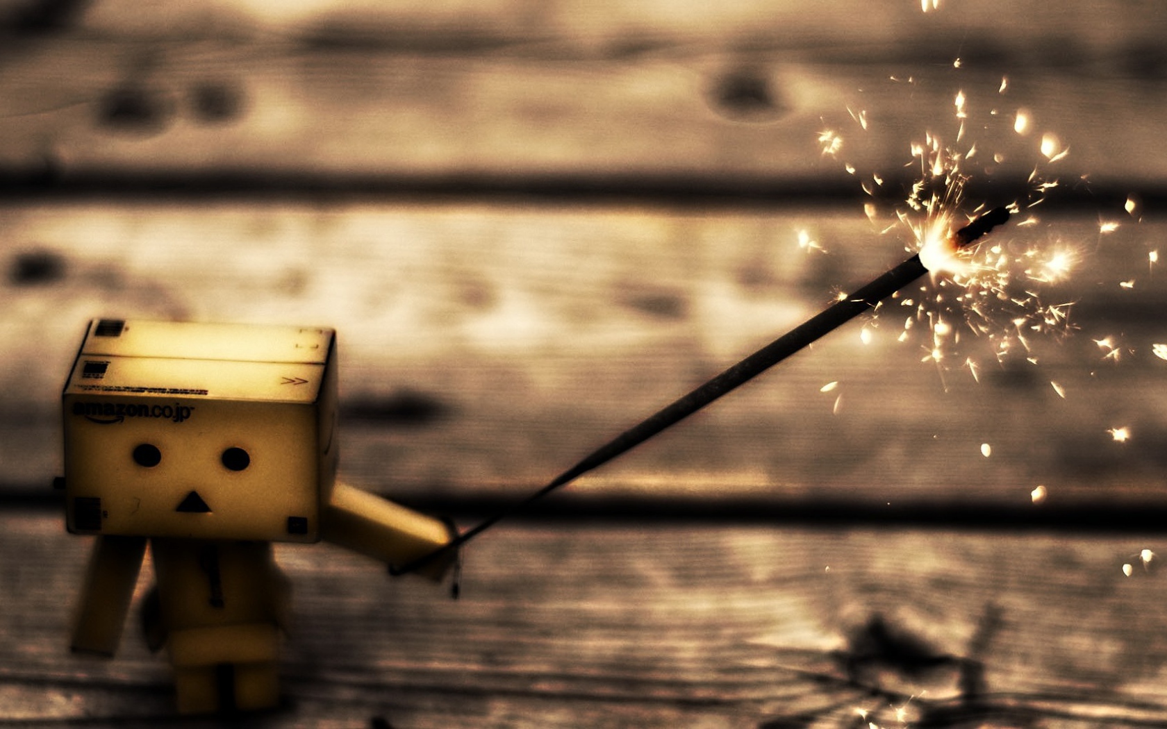 Картонный человечек с бенгальским огнем