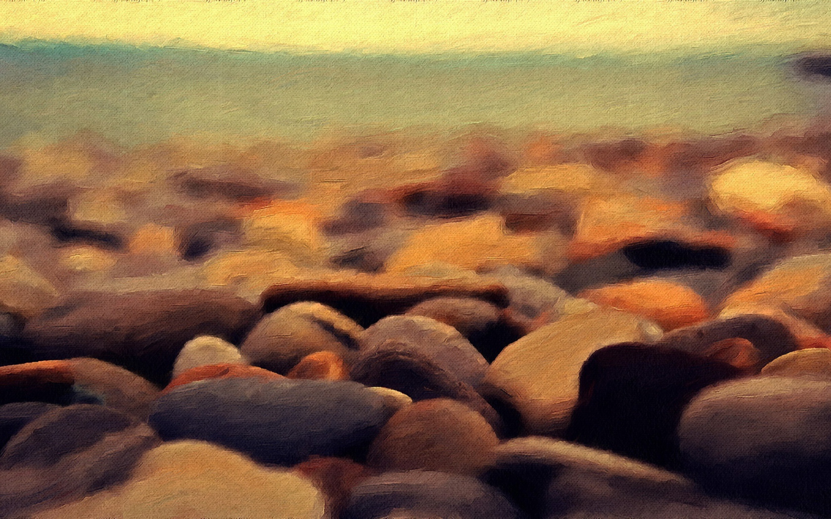 Нарисованная галька на берегу моря