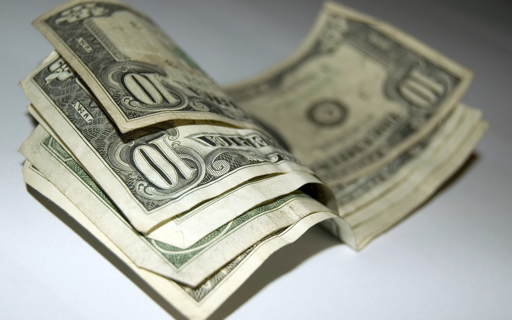 Несколько десятидолларовых купюр