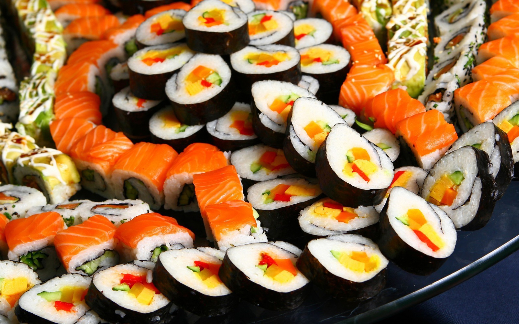 Горка японских суши