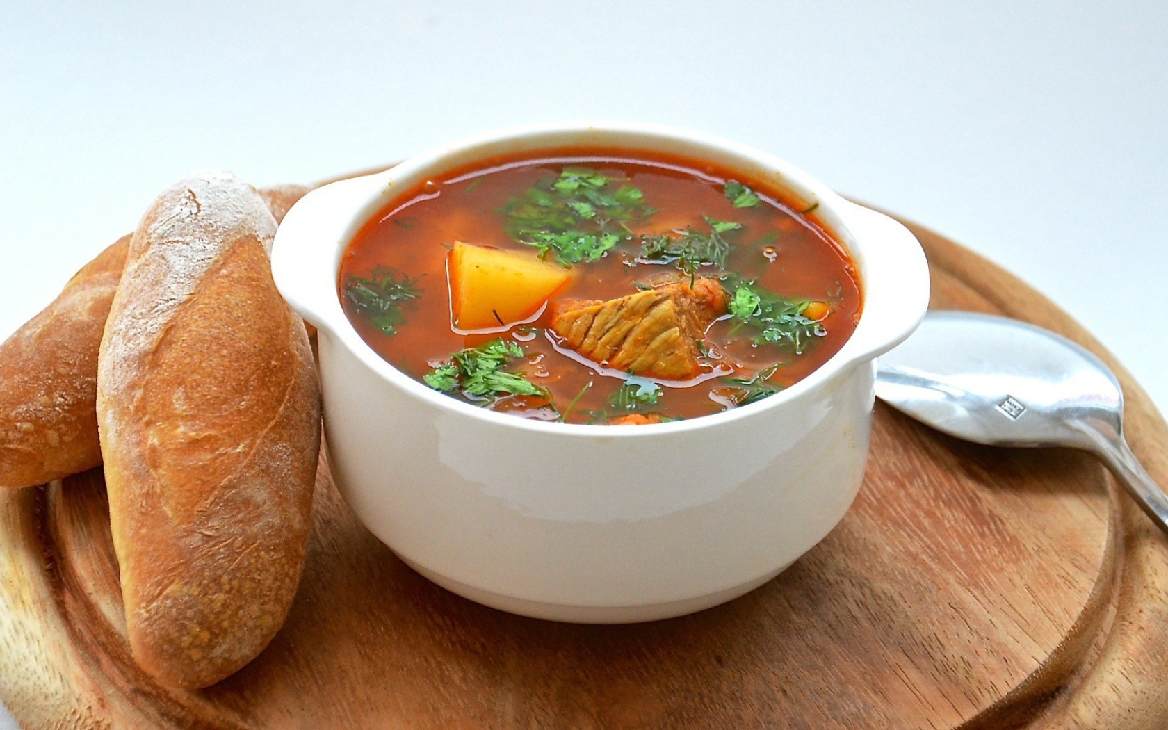 Мясной суп с булочками