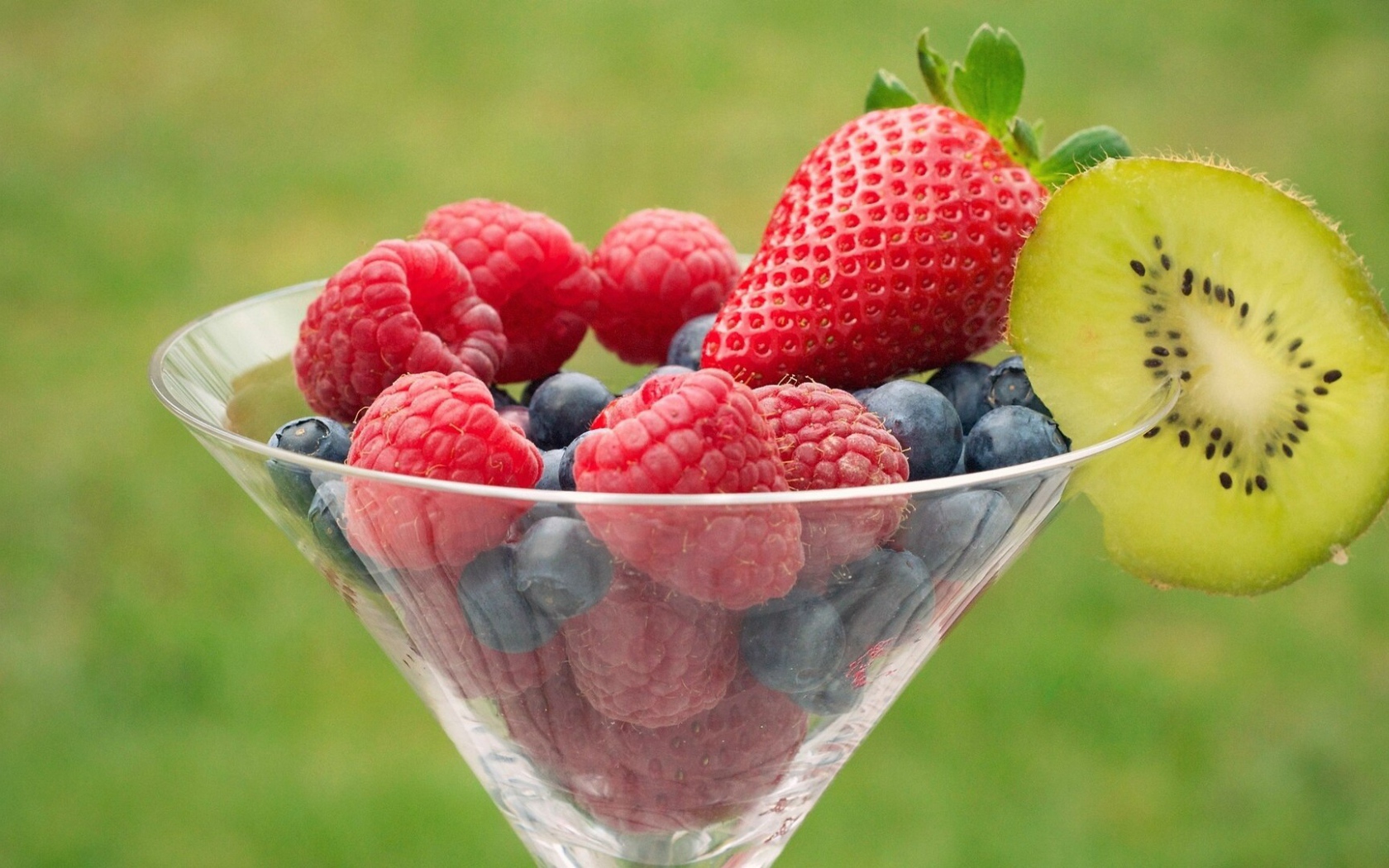 Ягодный микс с киви