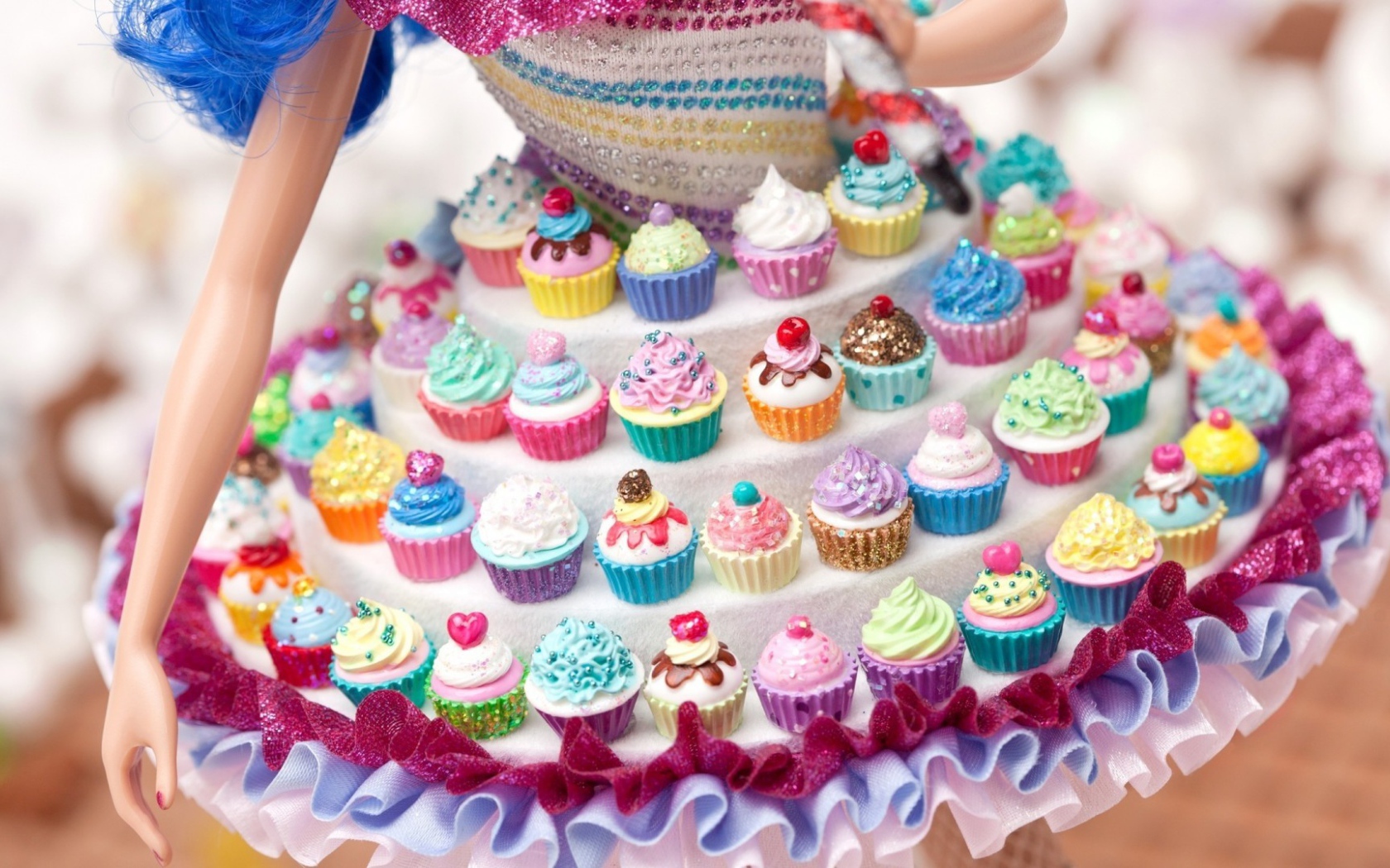 Платье из кексов