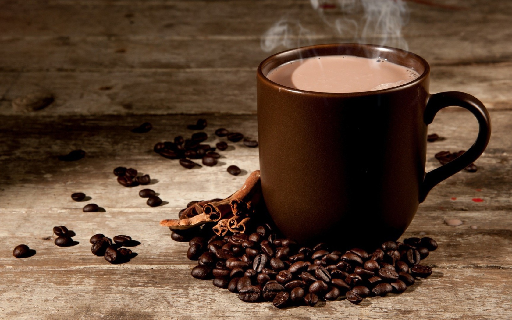 Чашка свежего ароматного кофе с ванилью