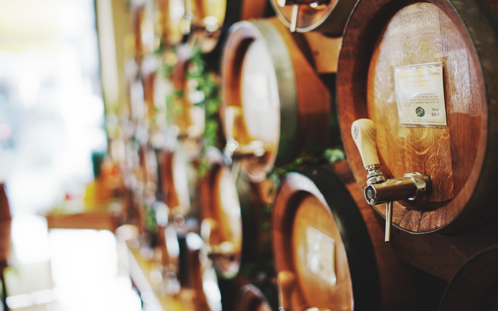 Бочки со старым вином