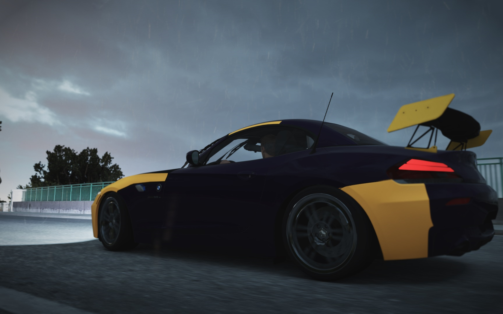 Черно оранжевый БМВ в игре Forza Horizon 2