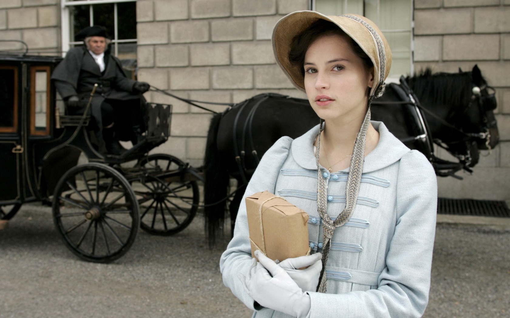 Актриса Фелисити Джонс в старинной одежде