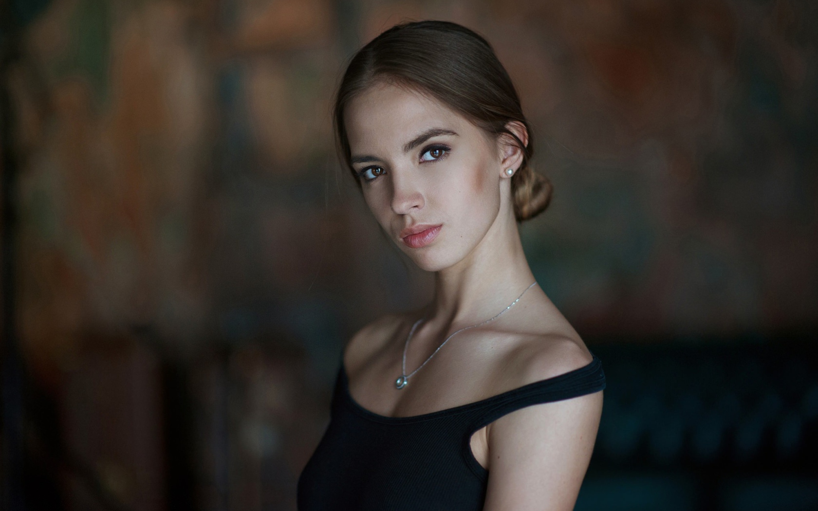 Брюнетка Виктория Лукина