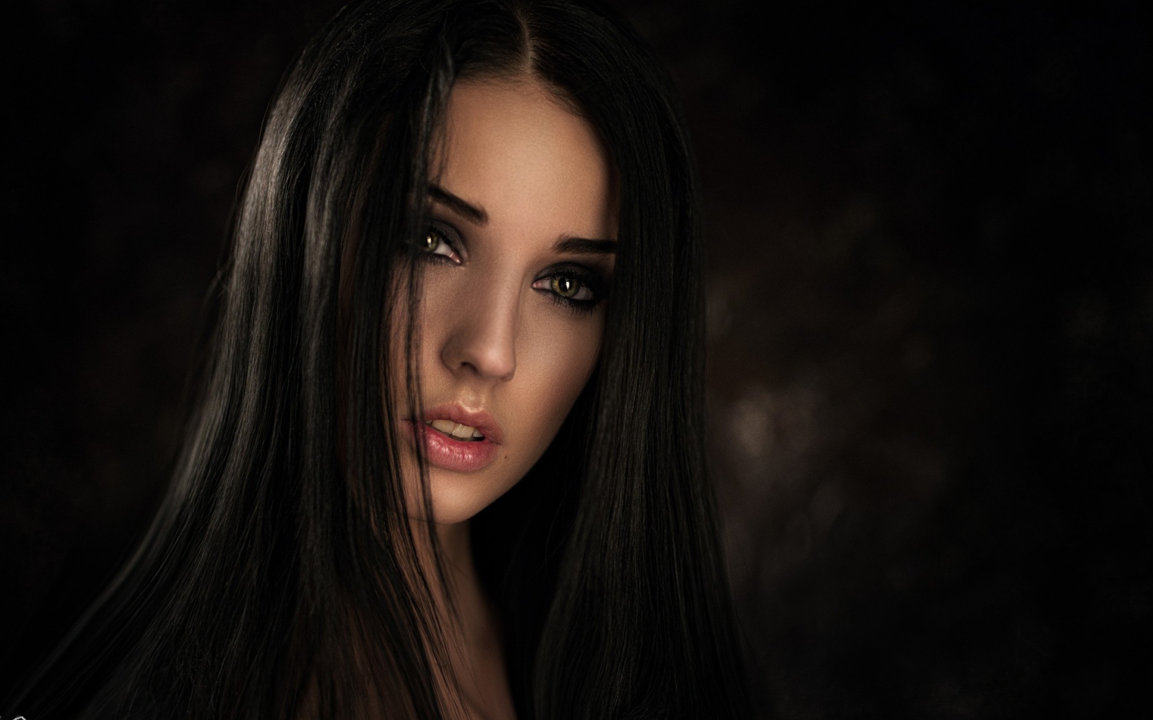 Модель брюнетка Алла Бергер