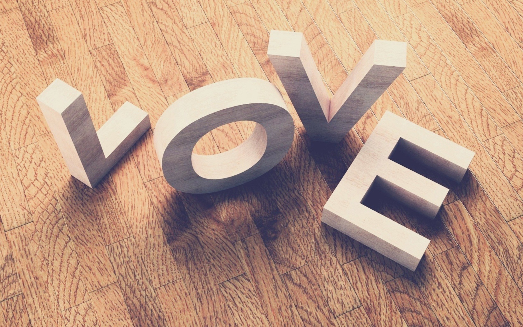 Буквы Любовь на паркете