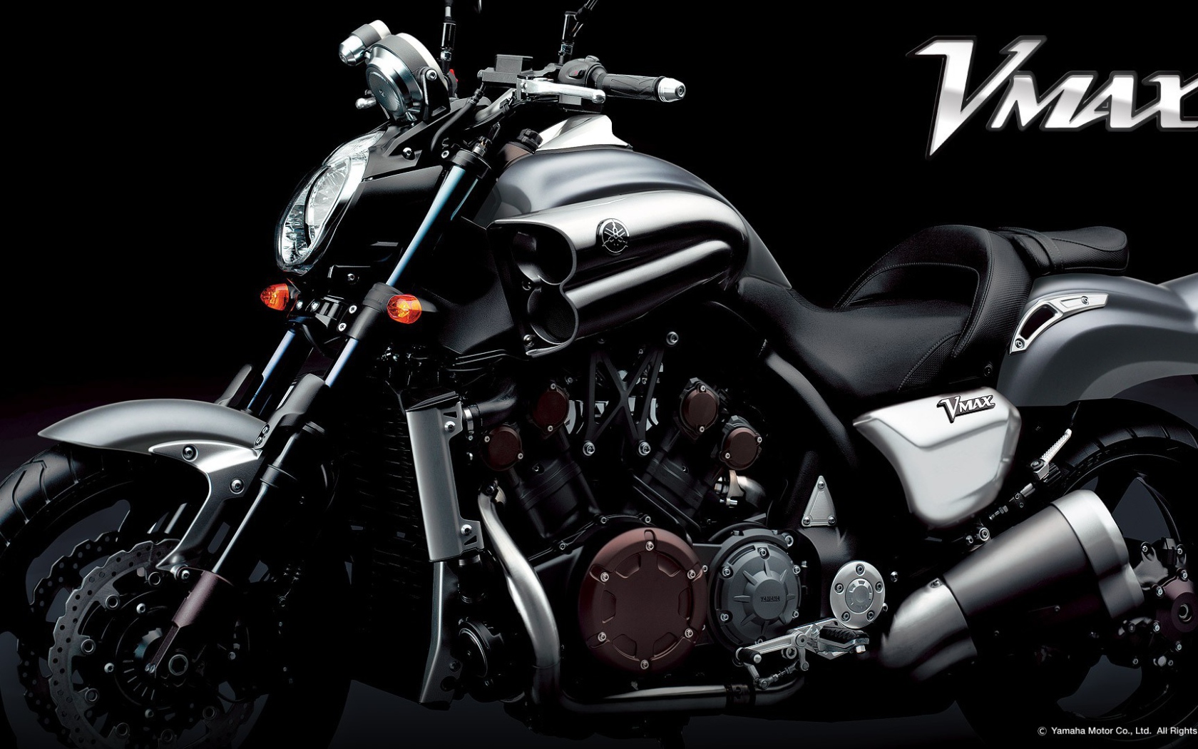 Мотоцикл Ямаха В-Макс, черный