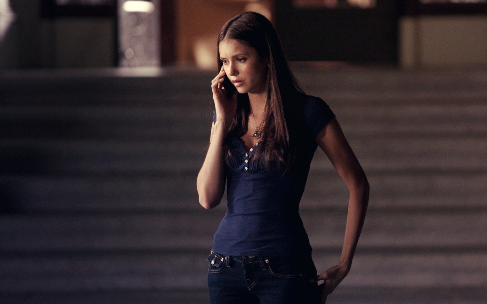 Девушка из сериала Дневники вампира