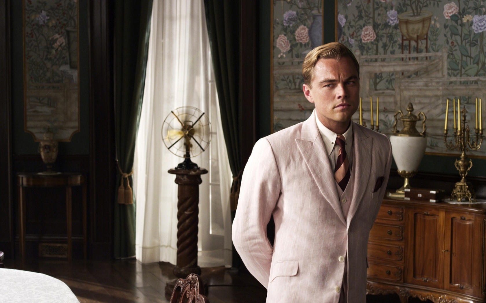 Леонардо Ди Каприо играет роль в фильме