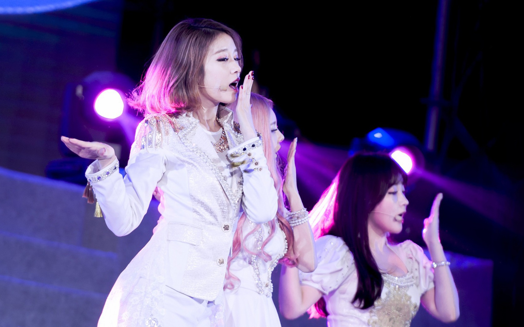 Концерт корейской группы T-ara