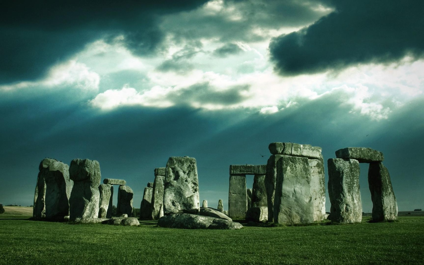 Облака над Стоунхенджем