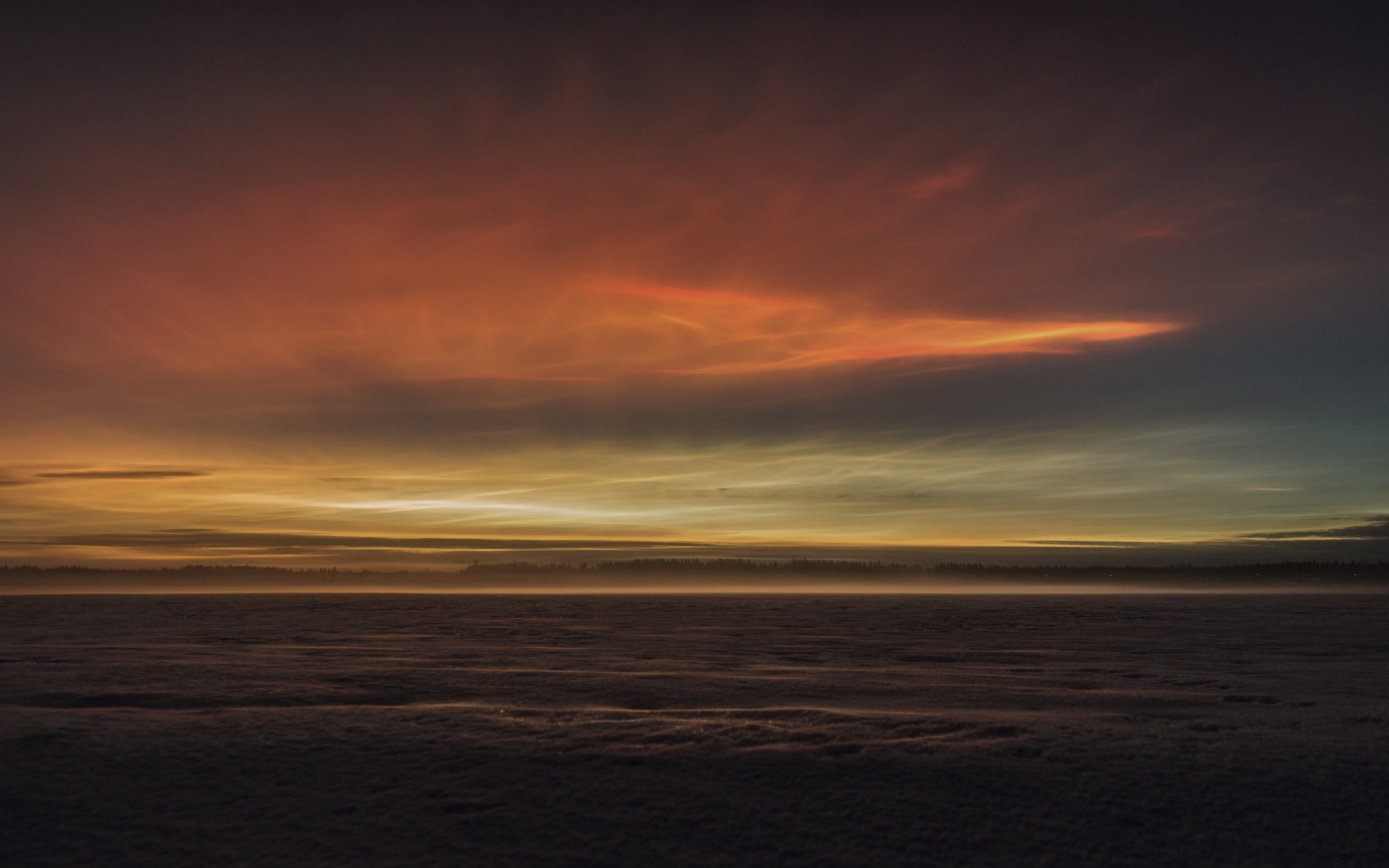 Туман над землей перед рассветом