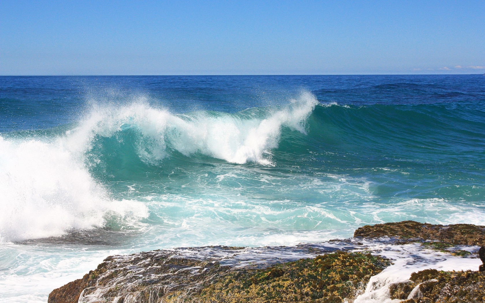 Волна прибоя бескрайнего моря