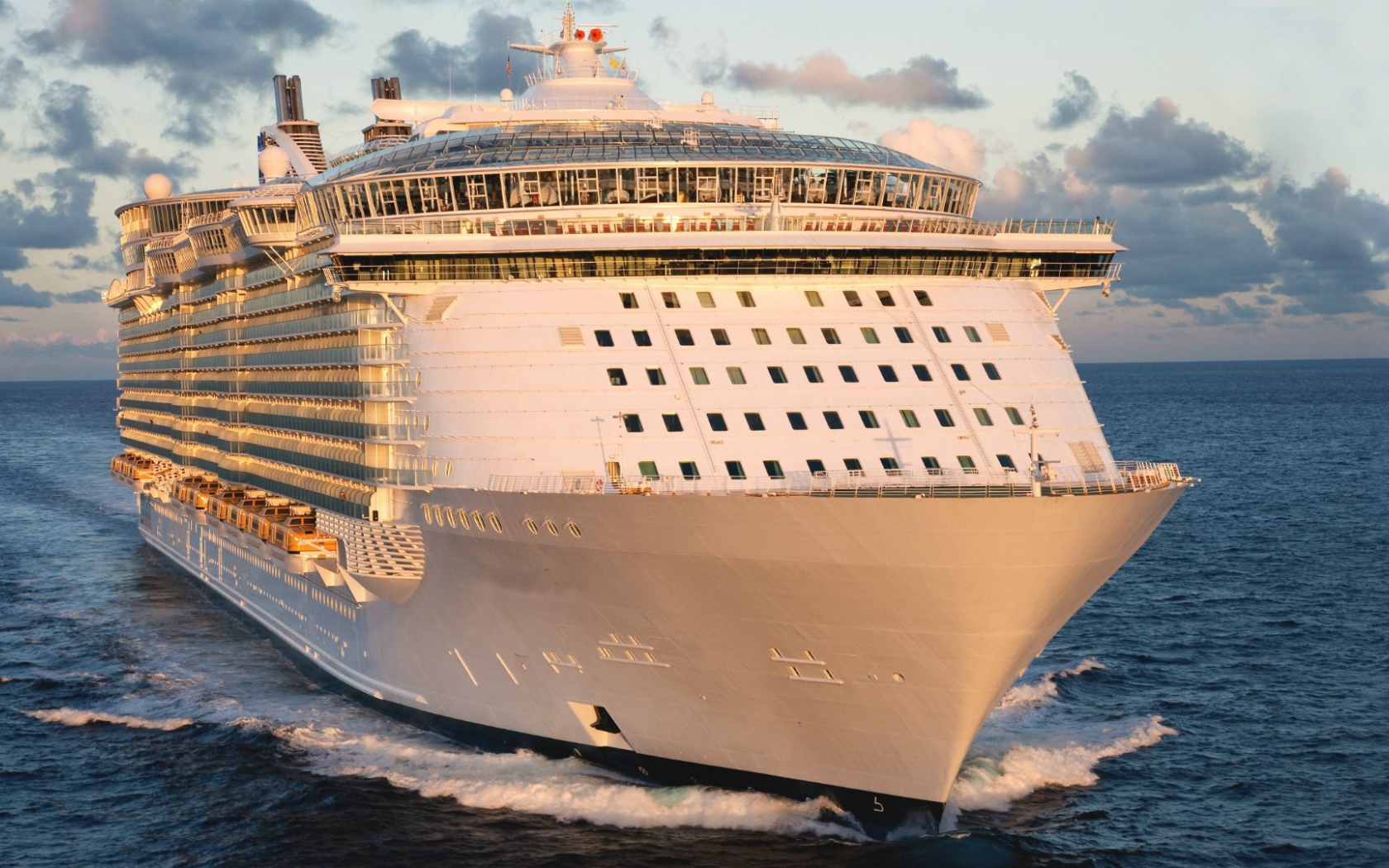 Круизный лайнер Allure of the Seas