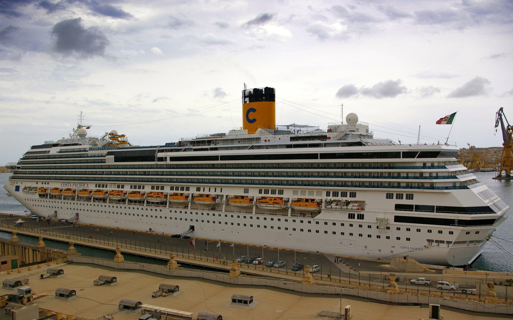 Итальянский корабль Коста Пасифика