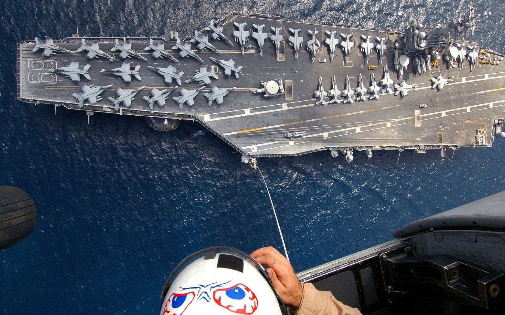 Американский авианосец Дуайт Эйзенхауэр