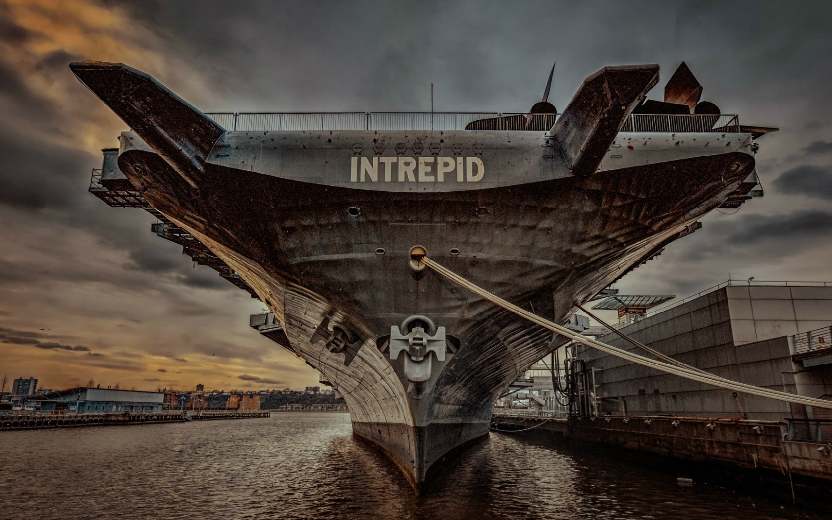 Американский авианосец Intrepid