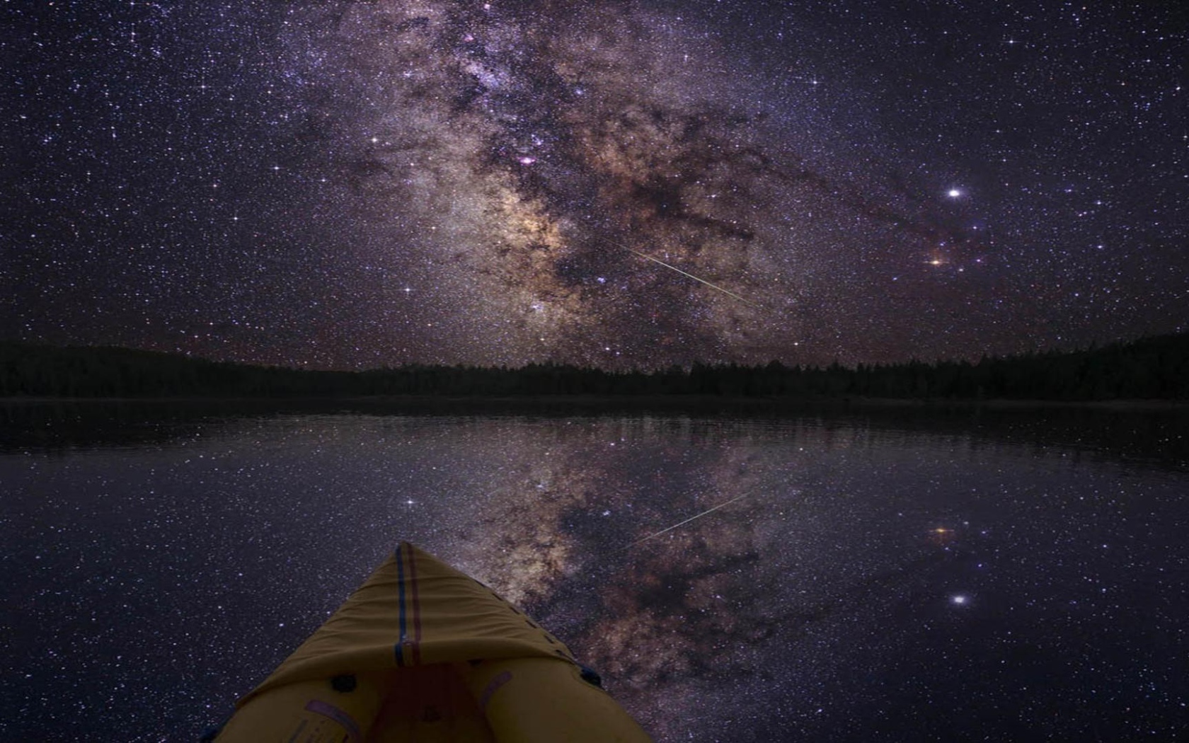 Лодочник сфотографировал звездное небо