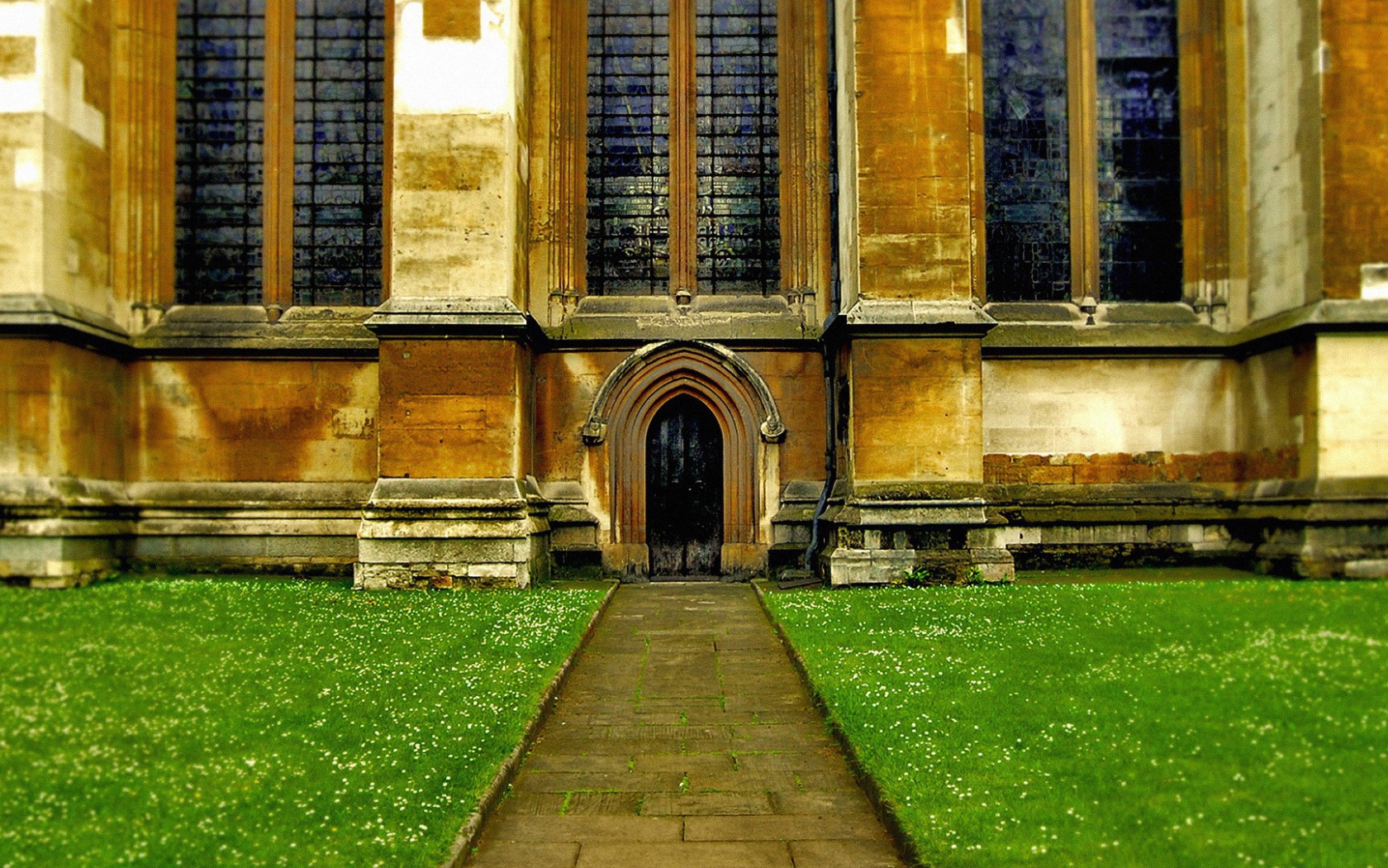 Внутренний дворик старинного монастыря