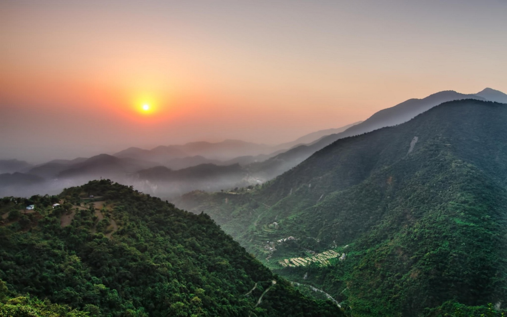 Утренний туман в горах Чили