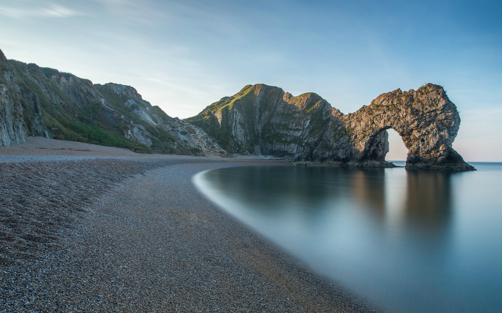 Скала на побережье в Англии