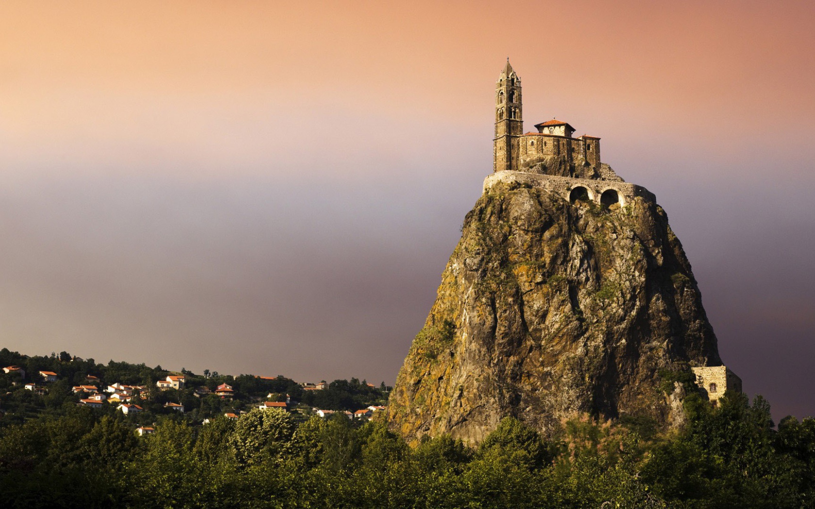 Часовня Сен-Мишель д'Эгиль, Франция