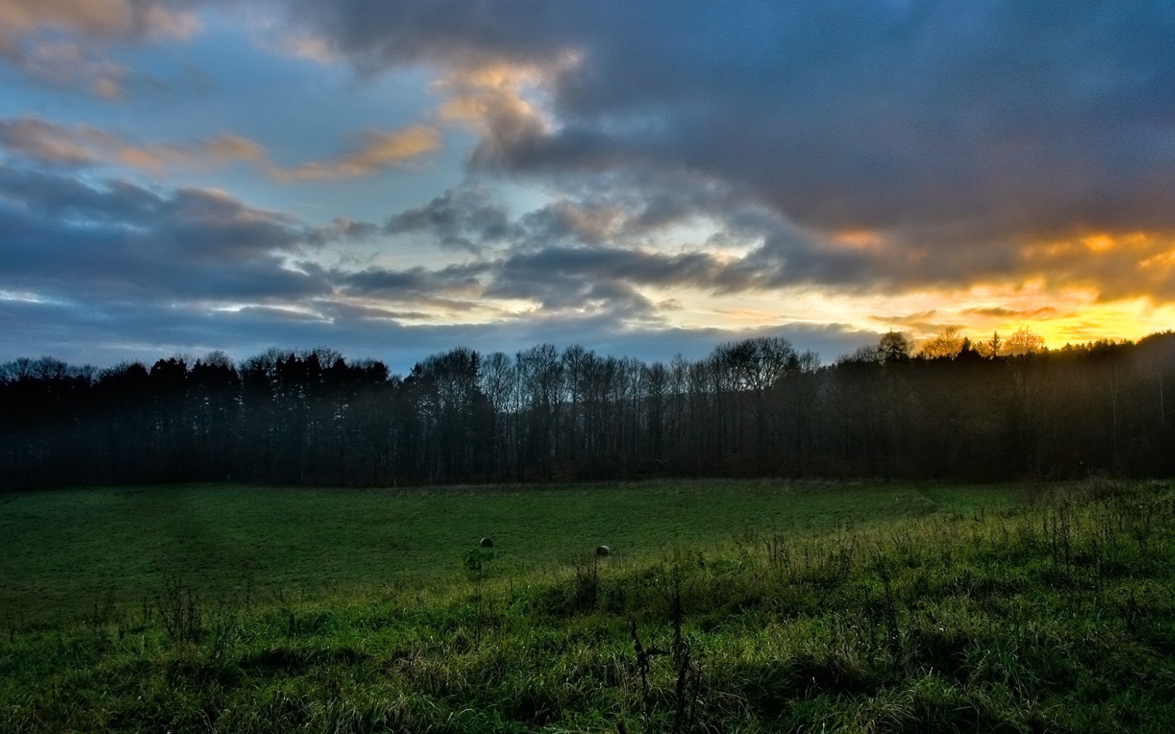 Красивый закат в Польше