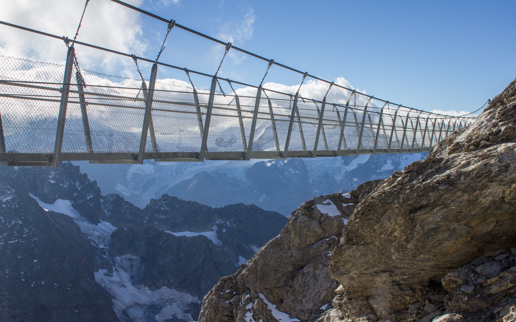 Подвесной мост в горах, Швейцария