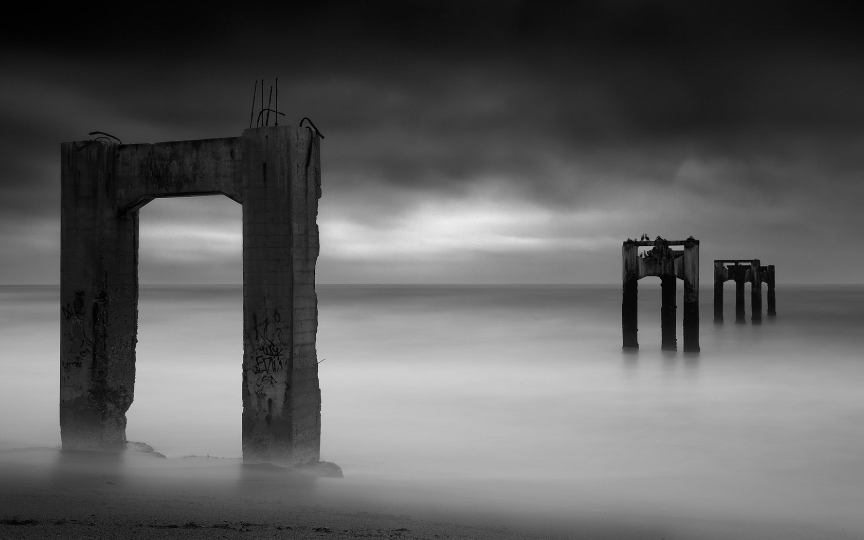 Остатки пирса в тумане, Калифорния