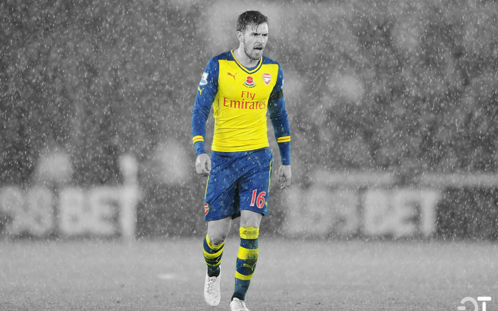 Игрок Арсенала во время дождя, футбол