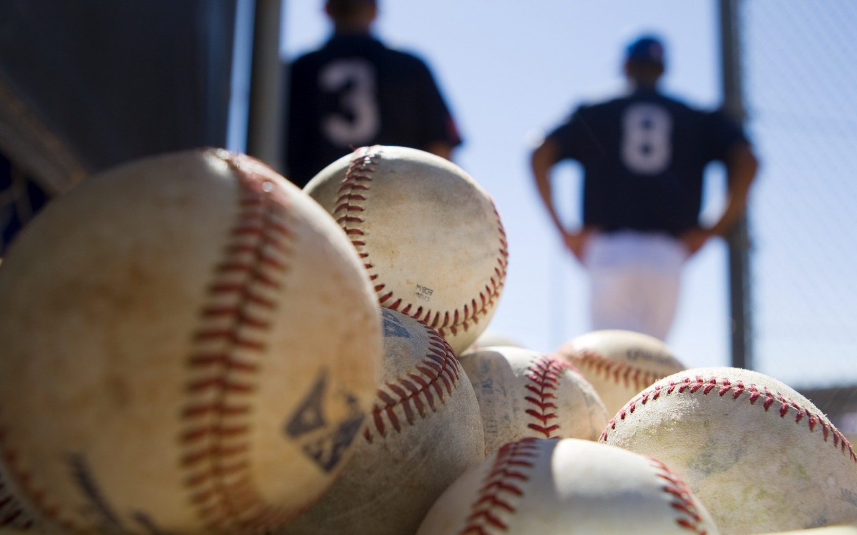 Горка мячей для бейсбола