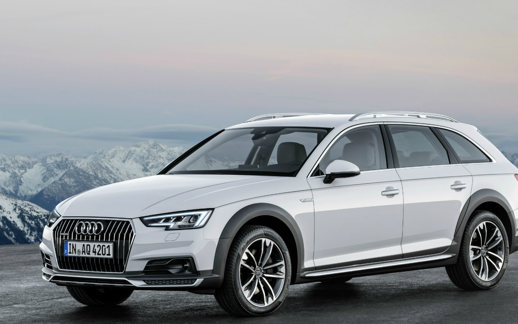 Автомобиль Audi A4 модель 2017 года