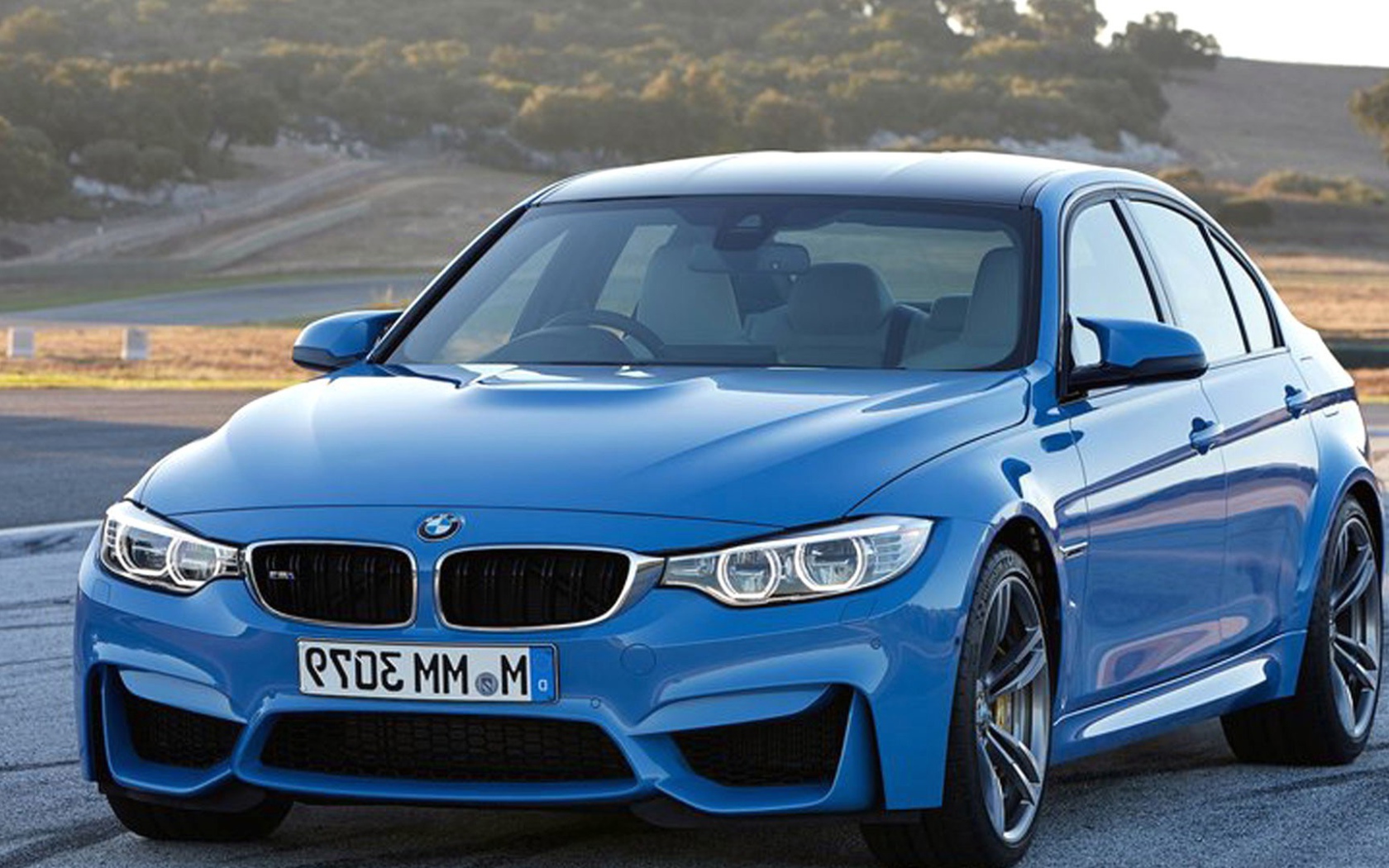 Синий BMW M3 Sedan 2017 года