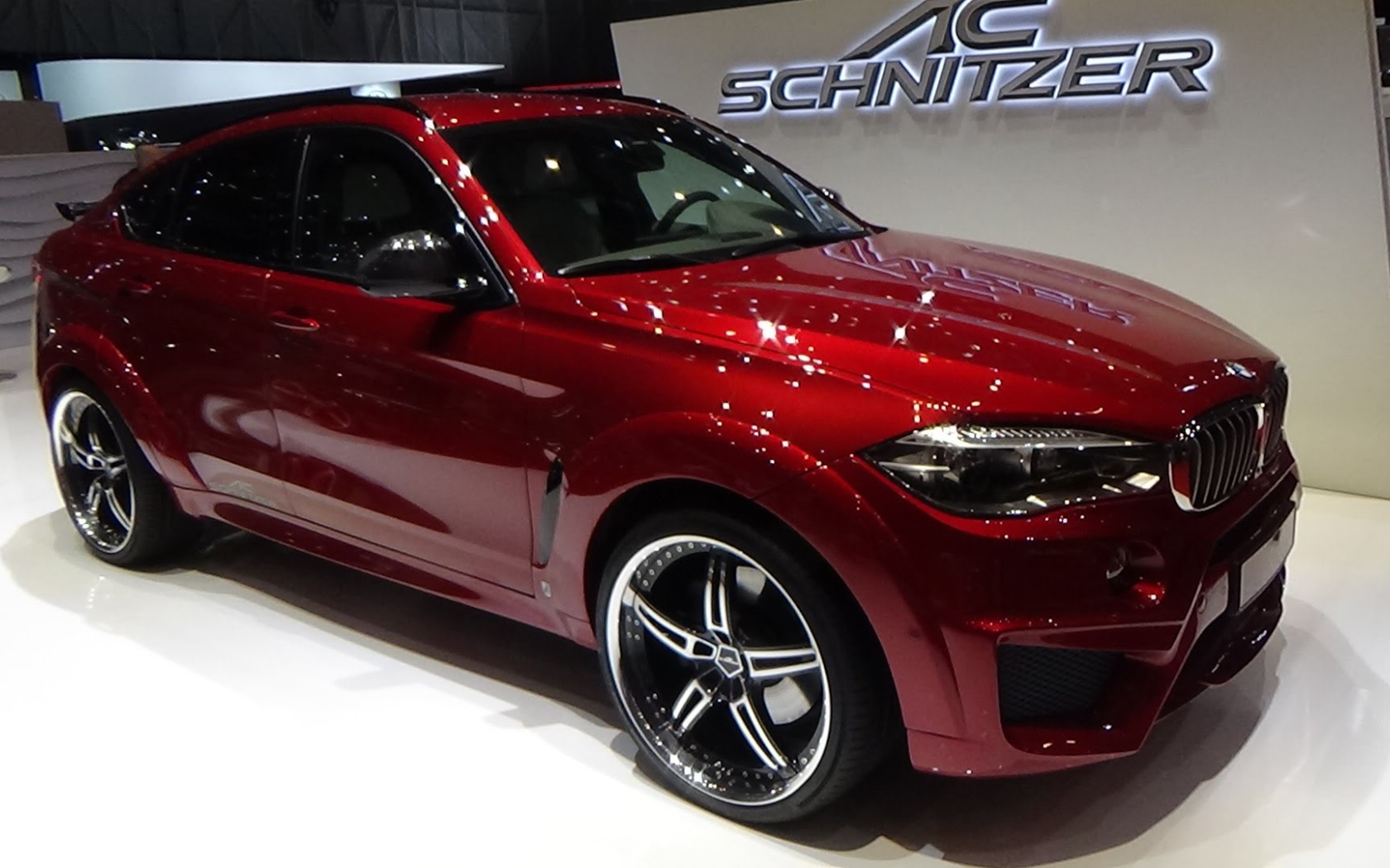 Презентация красного BMW X6 M50d xDrive 2017 