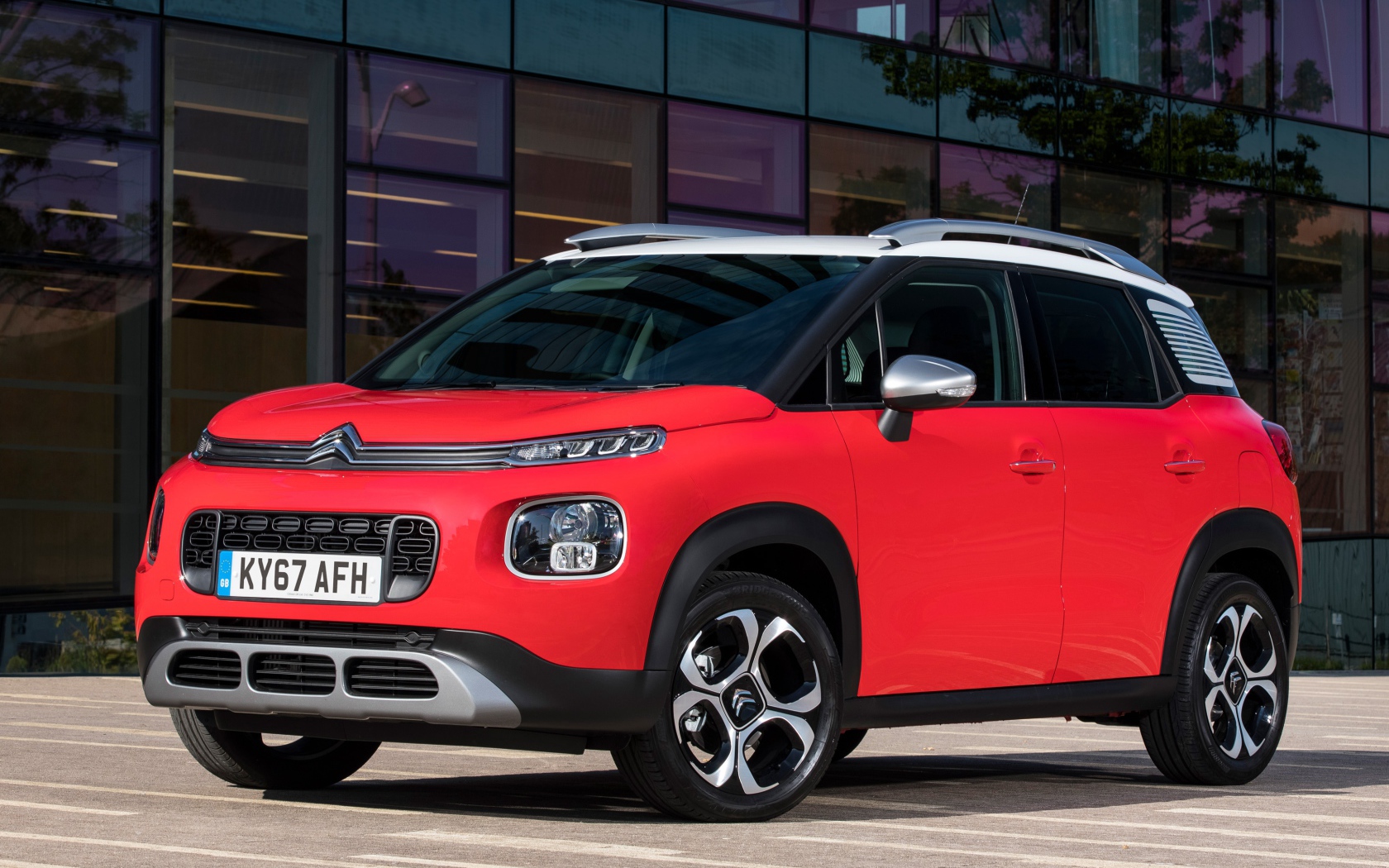 Красный кроссовер Citroen C3 Aircross, 2017