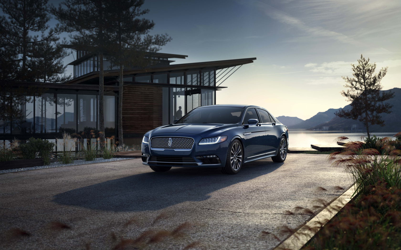 Стильный автомобиль Lincoln Continental, 2017 цвет синий металлик