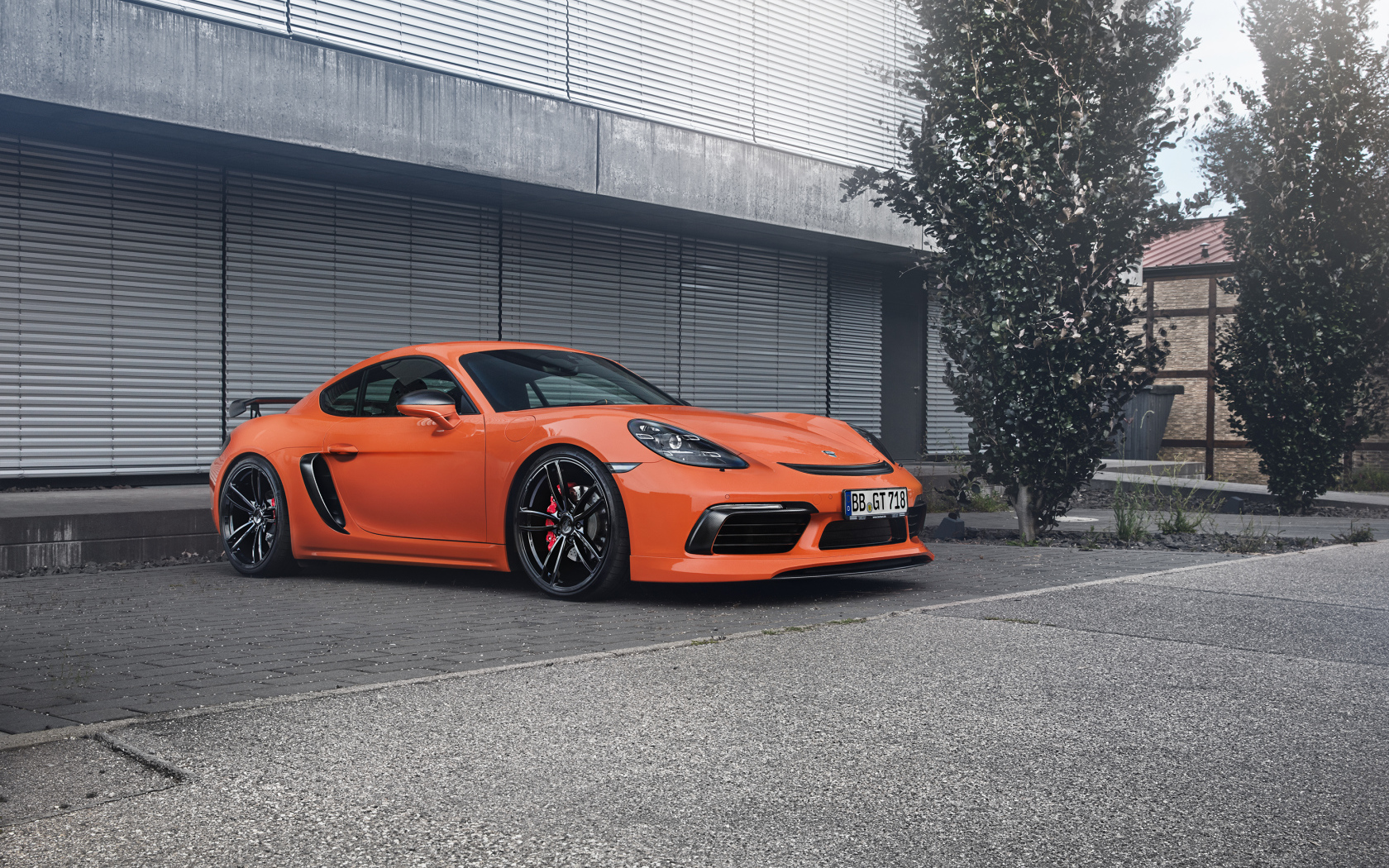 Оранжевый автомобиль Porsche TechArt 718 Cayman, 2017