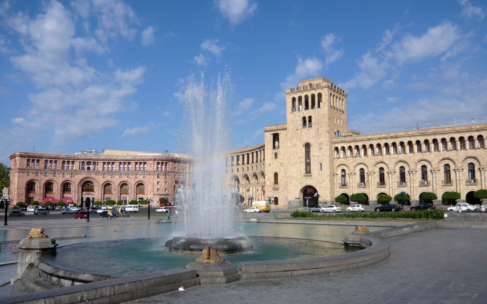 Фонтан на площади Республики город Ереван 