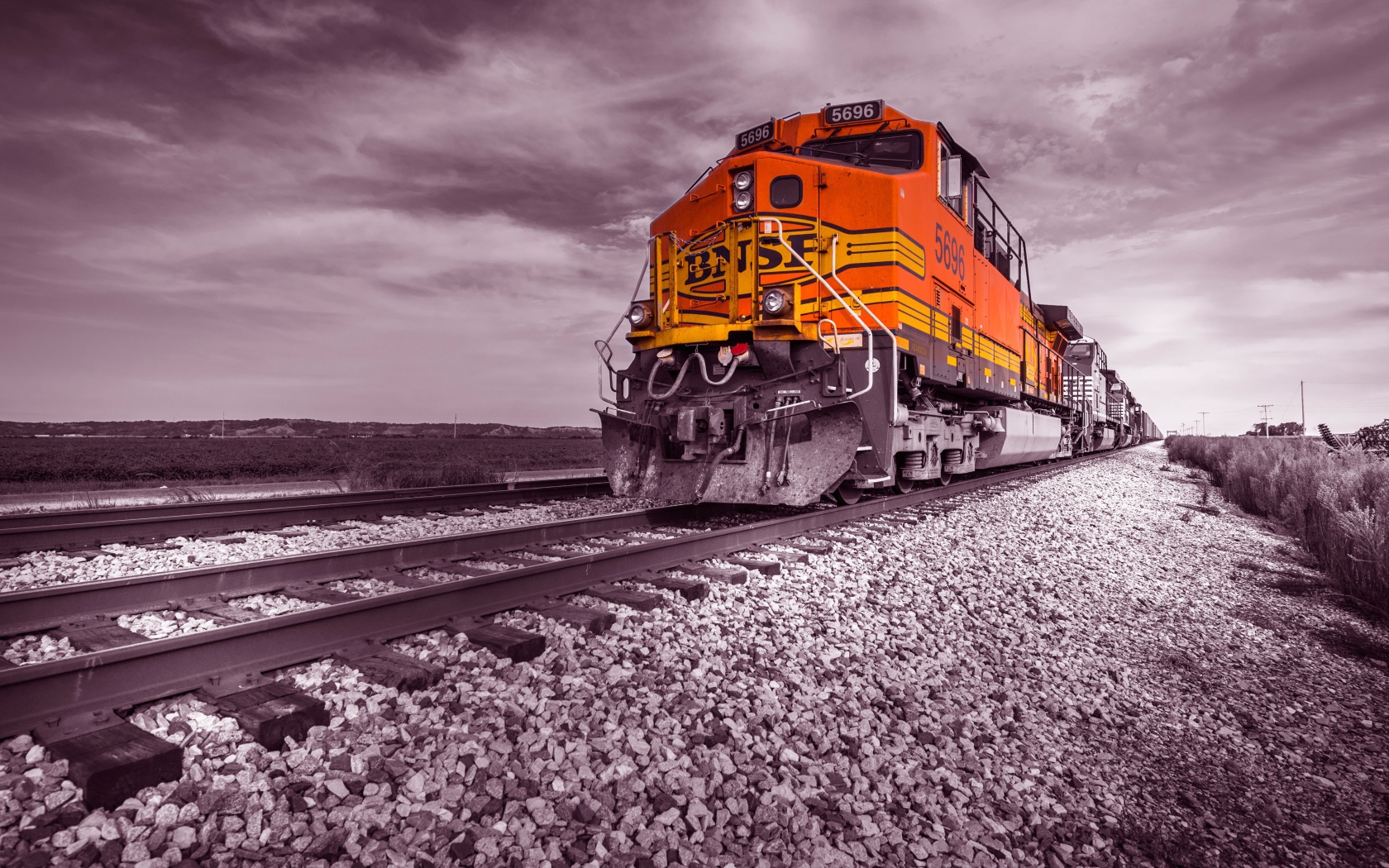 Локомотив на рельсах