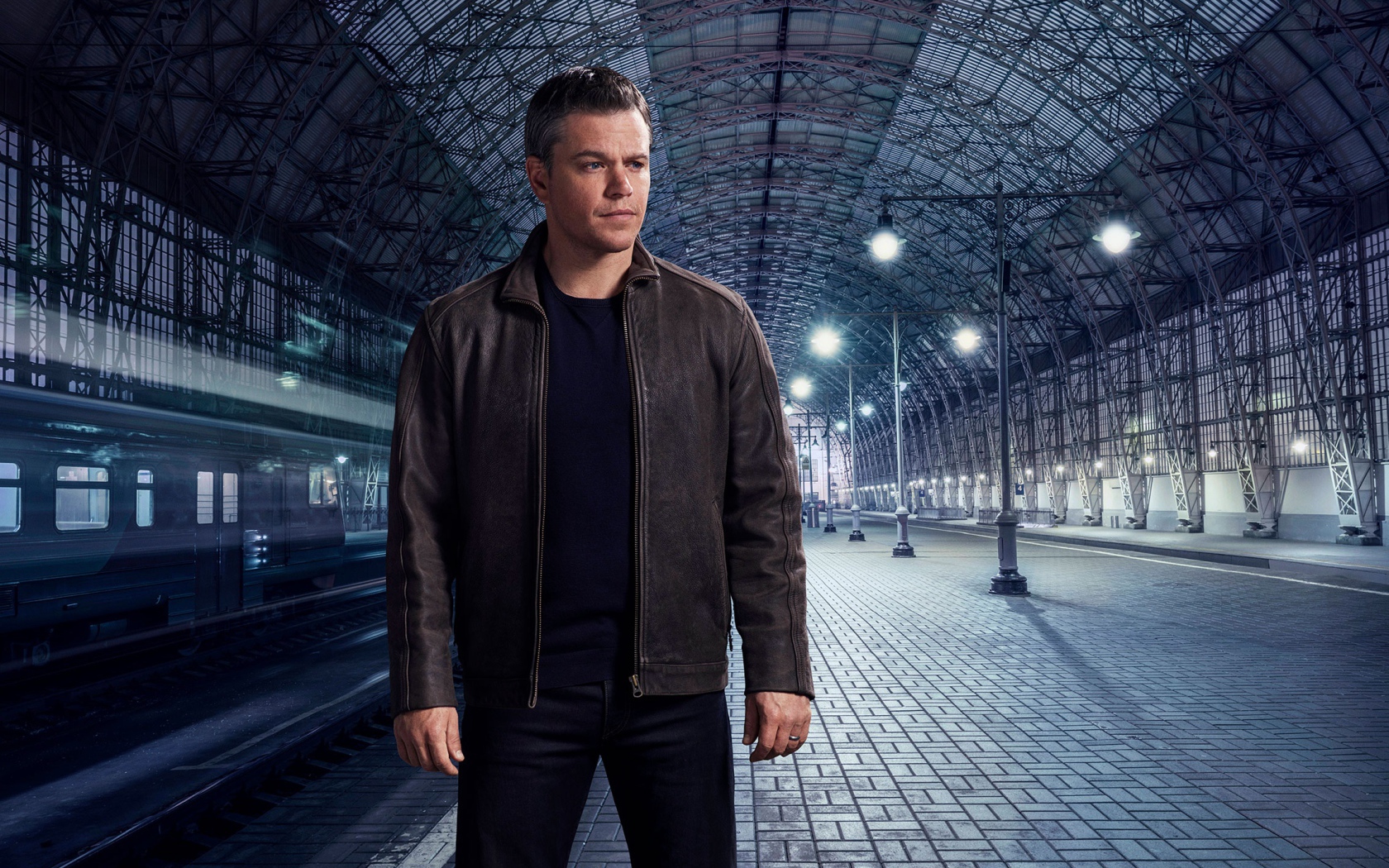 Актер Мэтт Деймон на станции метро 