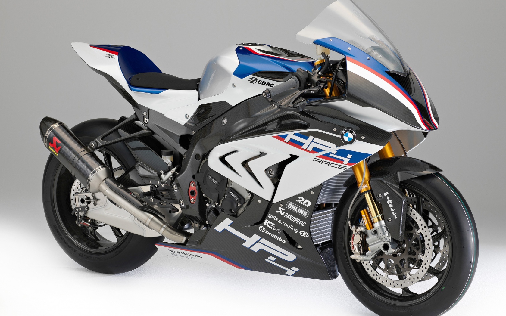 Супербайк BMW HP4 Race, 2017 на сером фоне