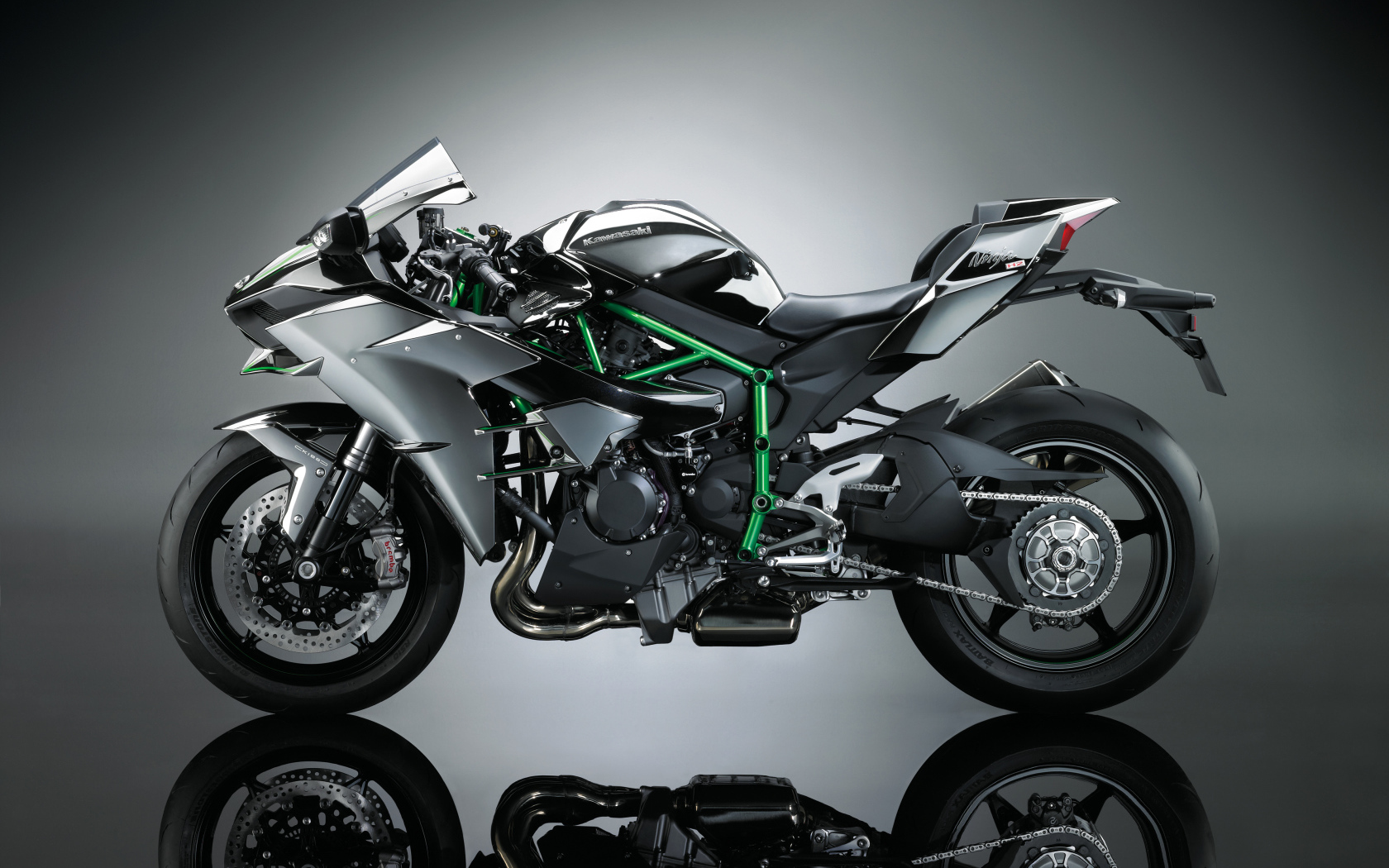 Черный мотоцикл  Kawasaki Ninja H2 