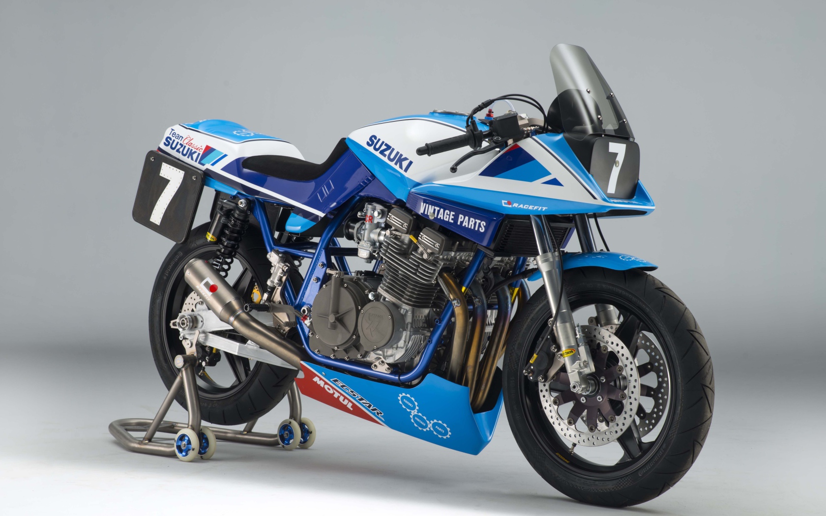 Мотоцикл Suzuki GSX1100SD синего цвета 