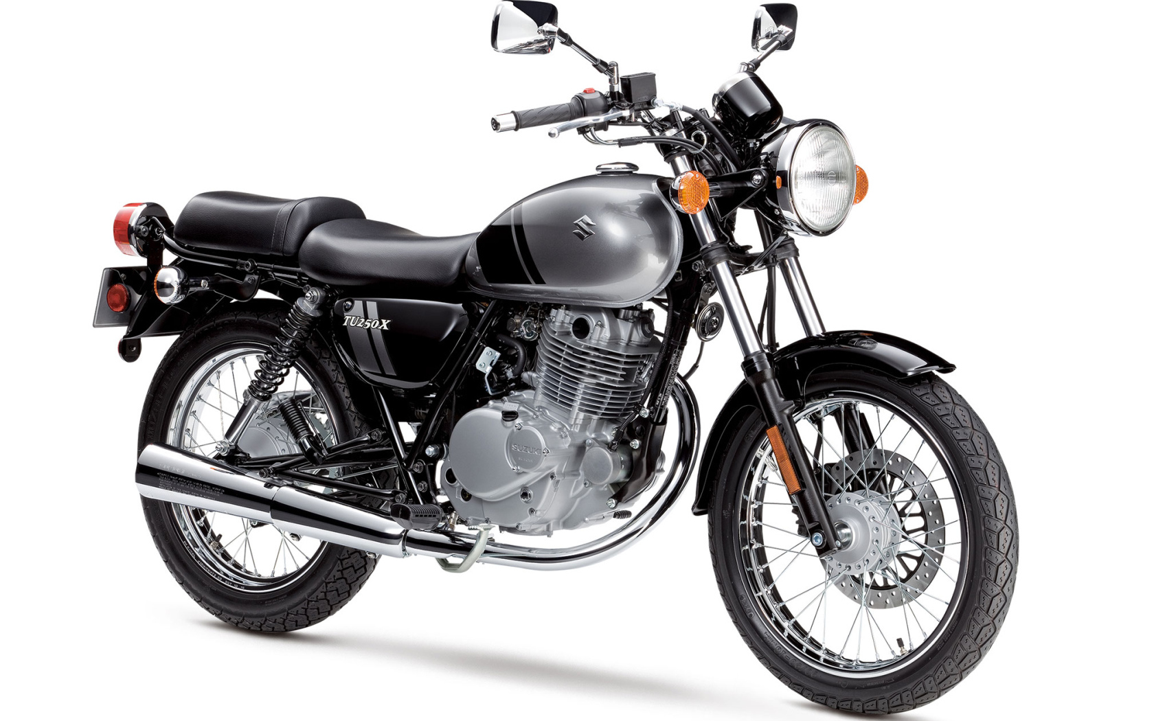 Мотоцикл Suzuki TU250X  на белом фоне 